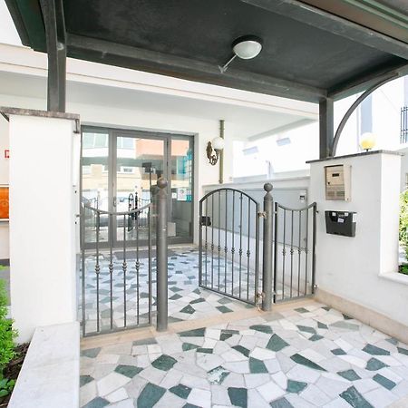 Residence Villa Dei Pini 里米尼 外观 照片