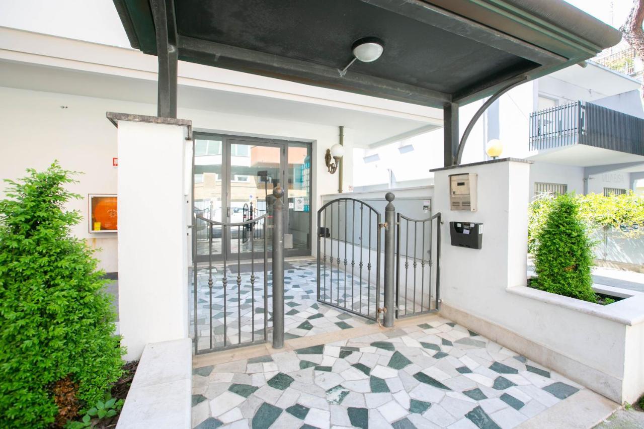 Residence Villa Dei Pini 里米尼 外观 照片