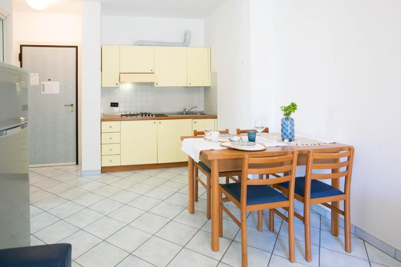 Residence Villa Dei Pini 里米尼 外观 照片